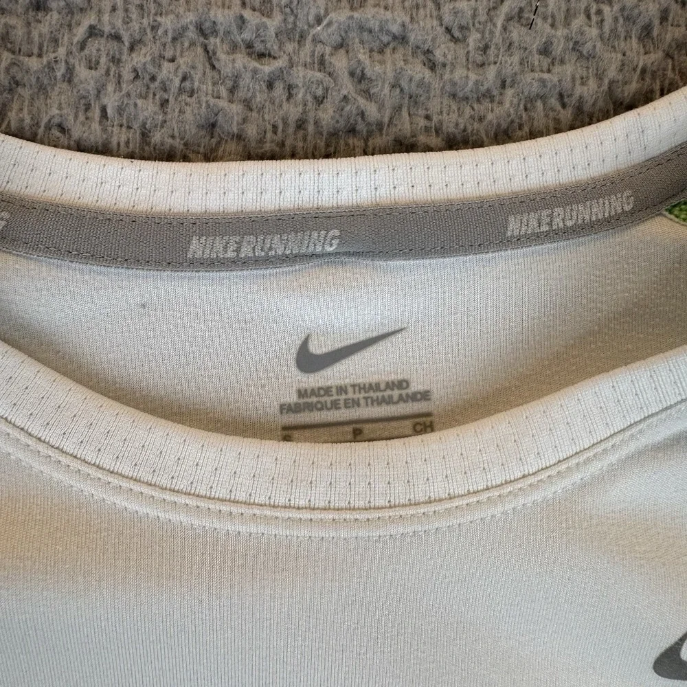 Nike‎ Dri-fit Miller Nike Running Long Sleeve Shirt Size Small Green 405255-328